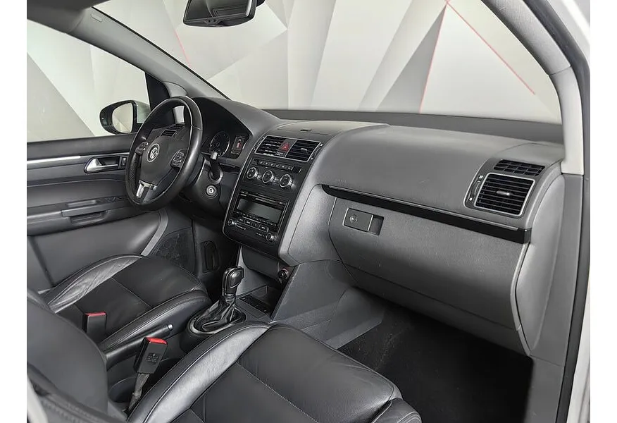 Volkswagen Touran 1.4 TSI DSG (140 л.с.) Highline Белый в АВИЛОН. Слайд №13
