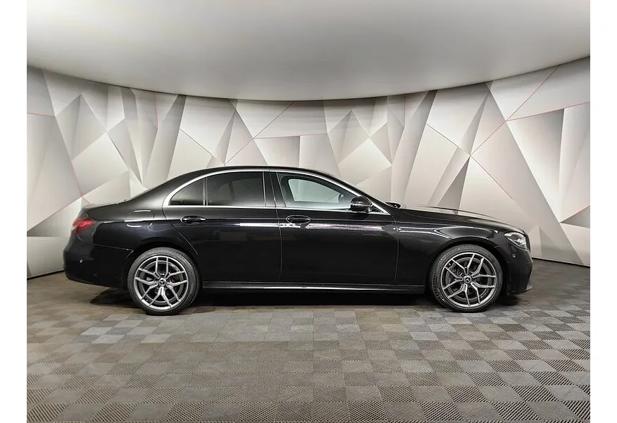 Mercedes-Benz E-Класс E 200 4MATIC 9G-TRONIC (197 л.с.) Sport (Локальная сборка) Черный в АВИЛОН. Слайд №4