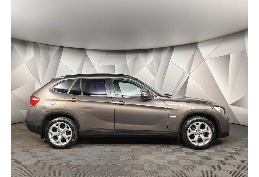 BMW X1 sDrive18i AT (150 л.с.) Коричневый в АВИЛОН. Слайд №6