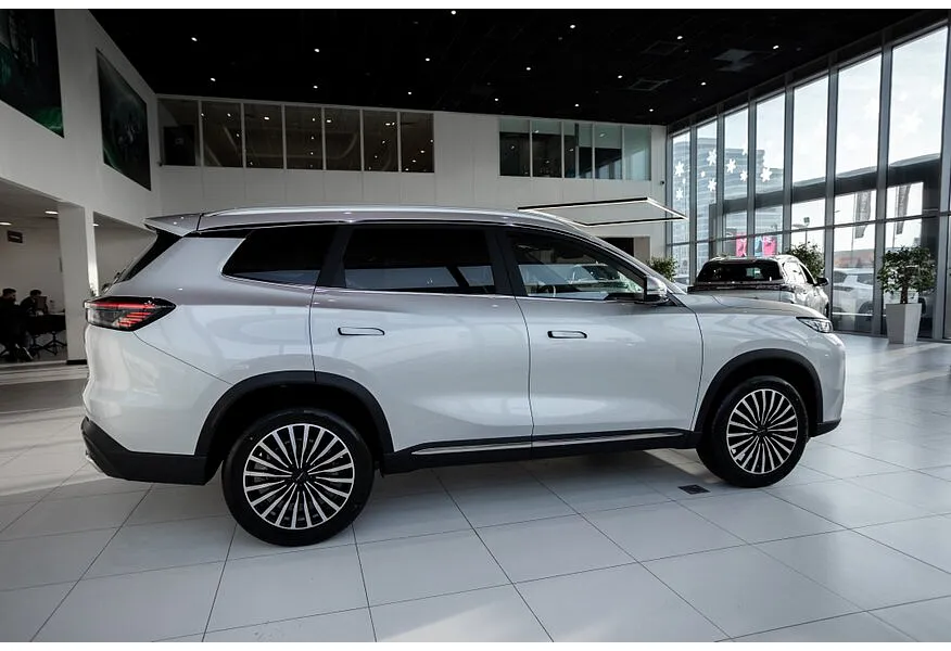 TENET T8 2.0T 7DCT 4WD (197 л.с.) Ultra Серебристый в АВИЛОН. Слайд №4