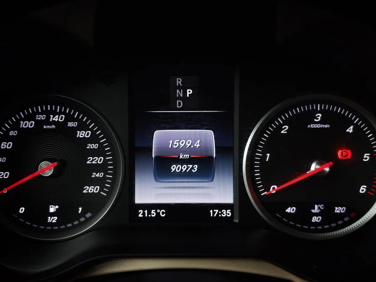 Mercedes-Benz GLC 220 d 9G-TRONIC 4MATIC (170 л.с.) Особая серия Коричневый в АВИЛОН. Слайд №17
