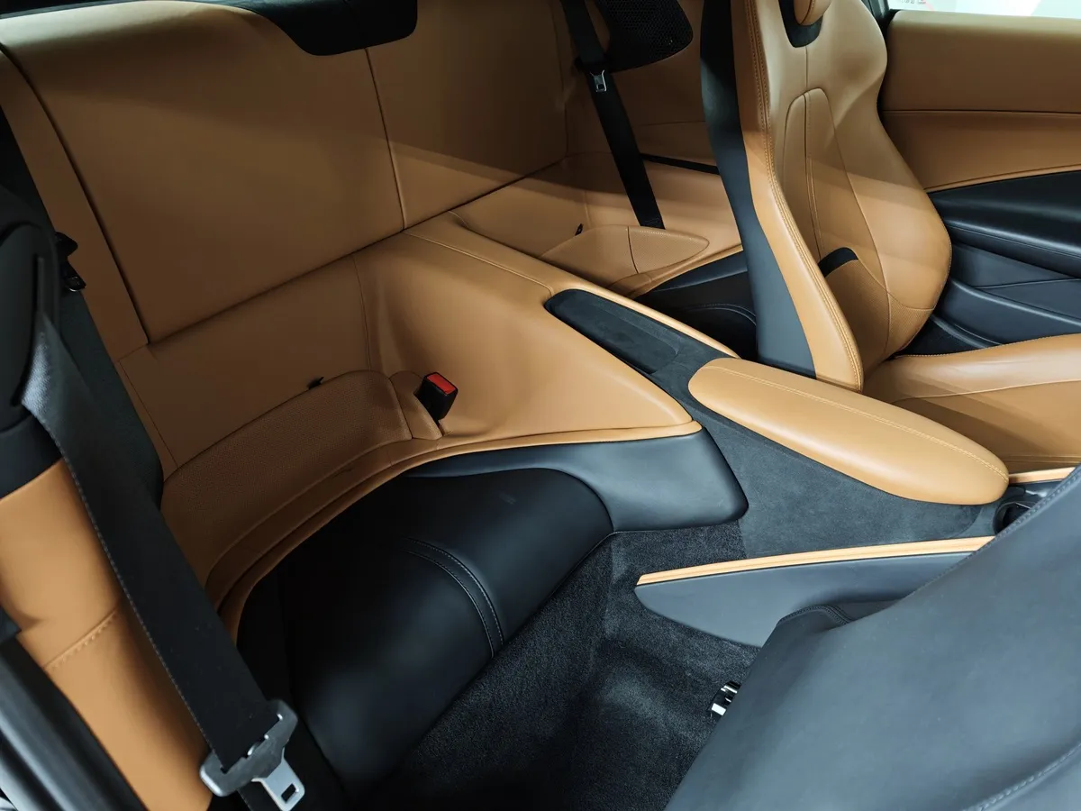 Ferrari Roma 3.9 AMT (620 л.с.) Черный в АВИЛОН. Слайд №16