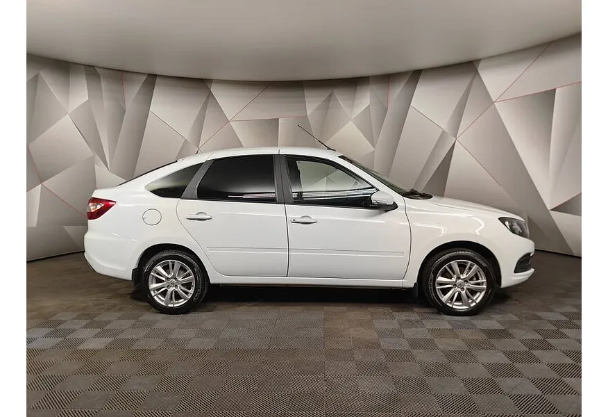 ВАЗ (Lada) Granta 1.6 MT 16 кл (106 л.с.) Белый в АВИЛОН. Слайд №4