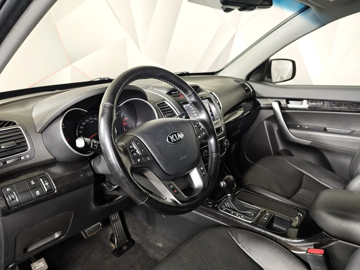 Kia Sorento 2.4 AT 4WD (175 л.с.) Черный в АВИЛОН. Слайд №19