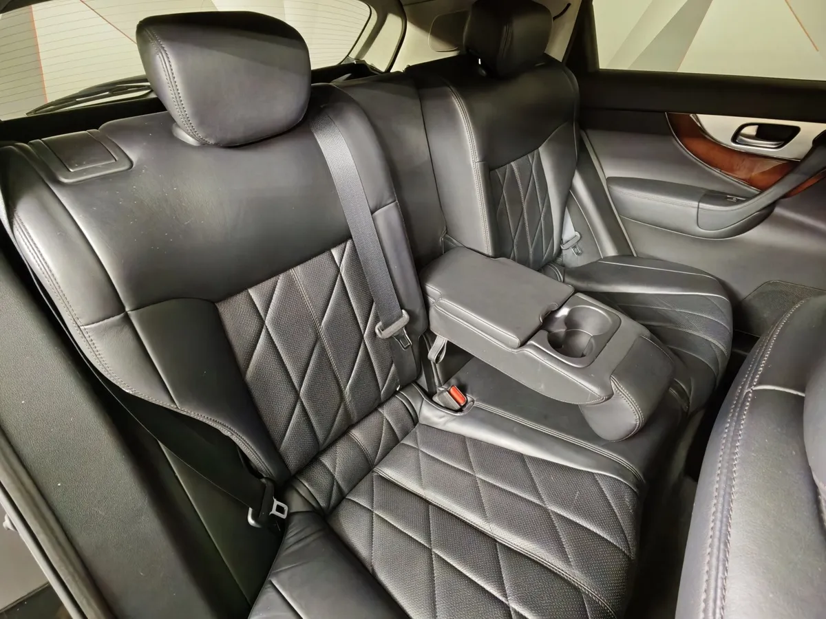 Infiniti FX-Series FX30 D AT AWD (238 л.с.) Черный в АВИЛОН. Слайд №17