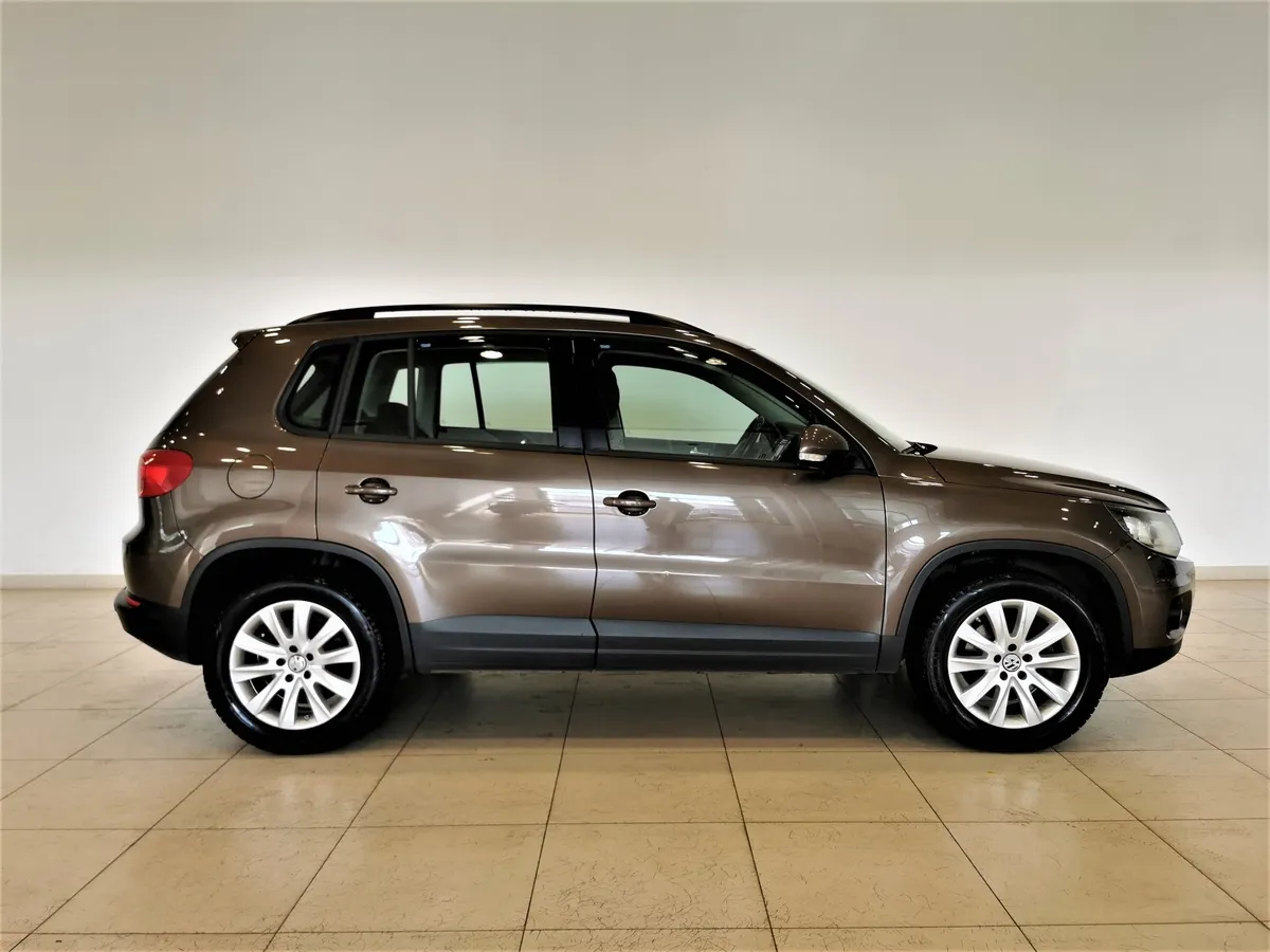 Volkswagen Tiguan 2.0 TDI 4Motion AT (140 л.с.) Track & Field Коричневый в АВИЛОН. Слайд №6