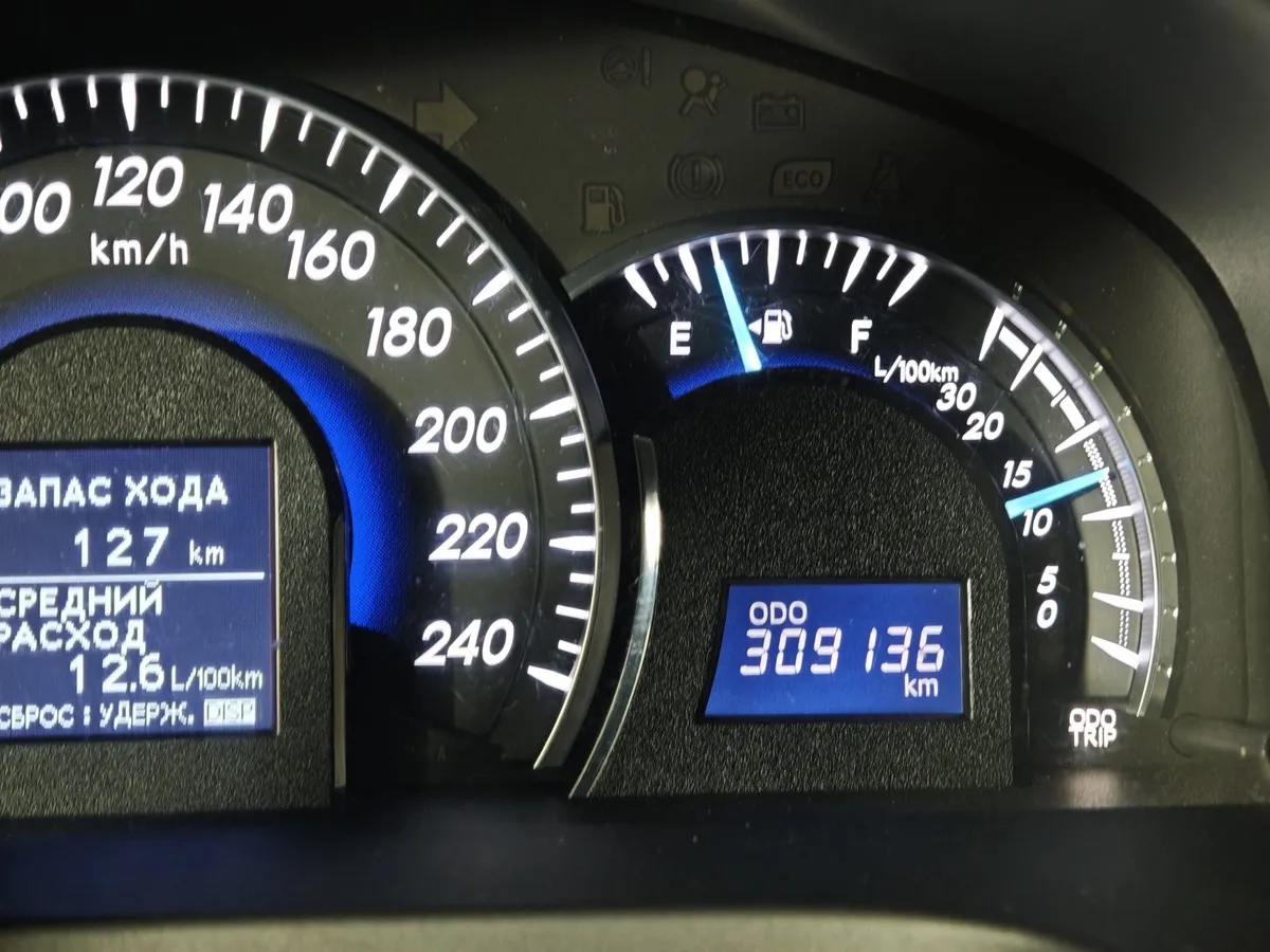 Toyota Camry 2.5 AT (181 л.с.) Белый в АВИЛОН. Слайд №18