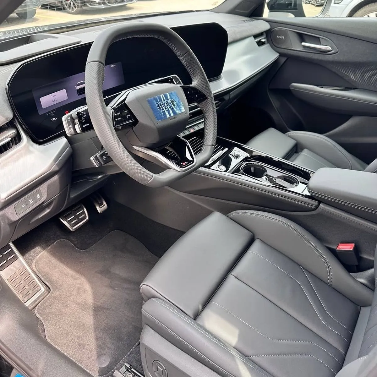 Audi Q3 Sportback 2.0 TFSI S-tronic quattro (265 л.с.) Черный в АВИЛОН. Слайд №5
