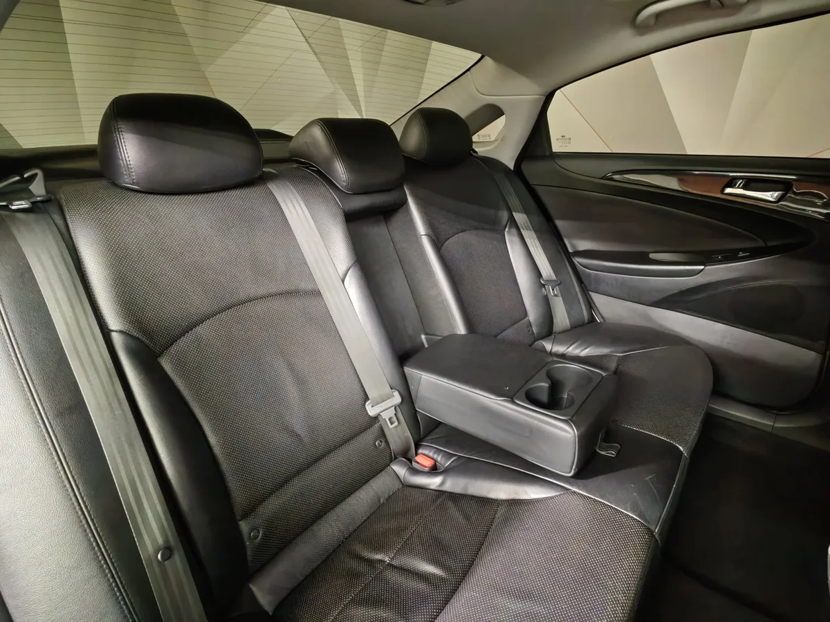 Hyundai Sonata 2.0 MPi AT (150 л.с.) Style Серебристый в АВИЛОН. Слайд №17