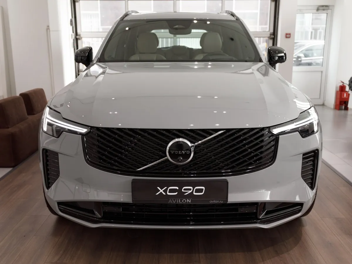Volvo XC90 2.0 B6 mild hybrid AT AWD (7 мест) (300 л.с.) Ультра темный Серый в АВИЛОН. Слайд №3