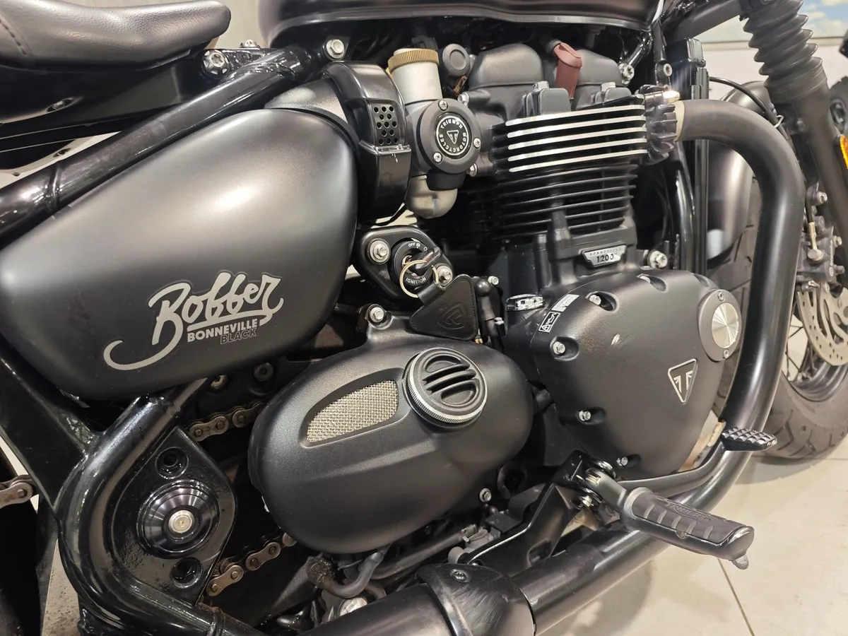 Triumph Bonneville Bobber 1 200 см³ (78 л.с.) (78) 1200 Черный в АВИЛОН. Слайд №12