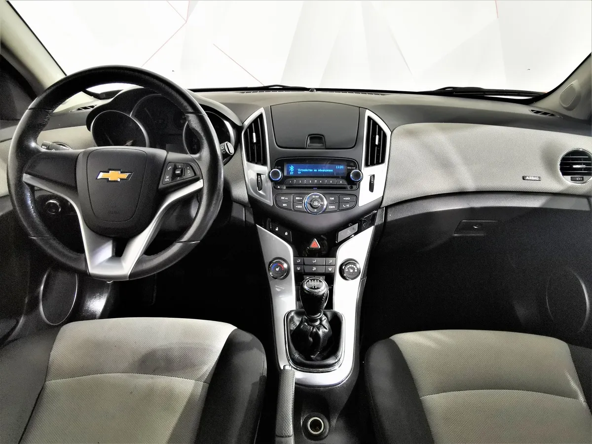 Chevrolet Cruze 1.8 MT (141 л.с.) Белый в АВИЛОН. Слайд №13