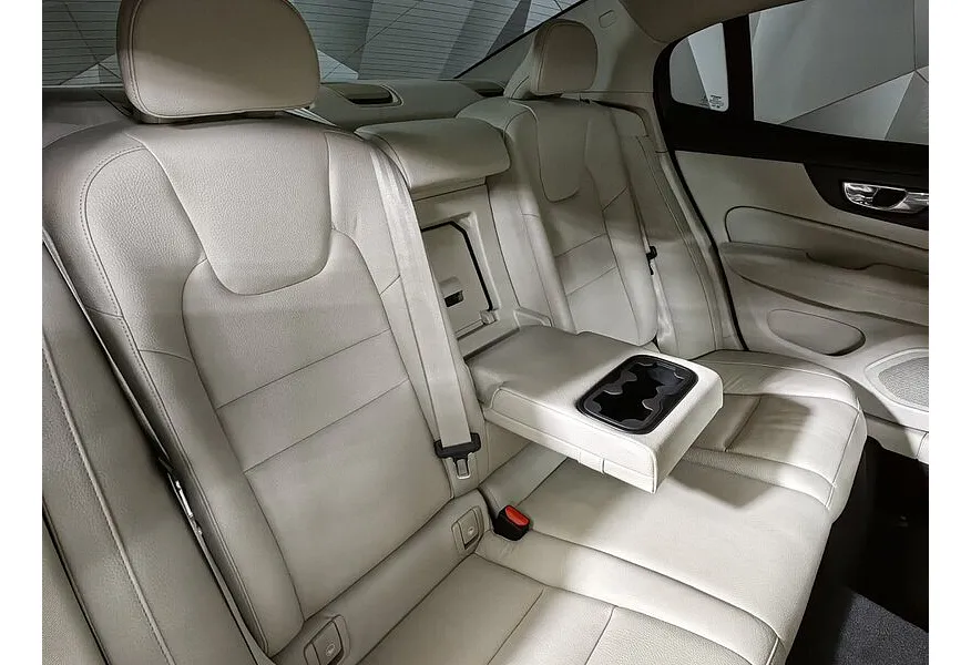 Volvo S60 2.0 T5 Drive-E Geartronic (245 л.с.) Черный в АВИЛОН. Слайд №17