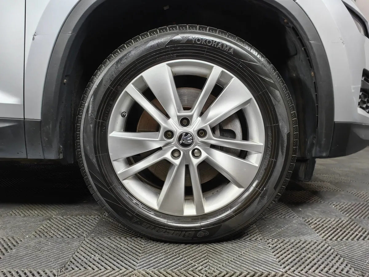 Skoda Kodiaq 2.0 TSI DSG 4X4 (180 л.с.) Серебристый в АВИЛОН. Слайд №9