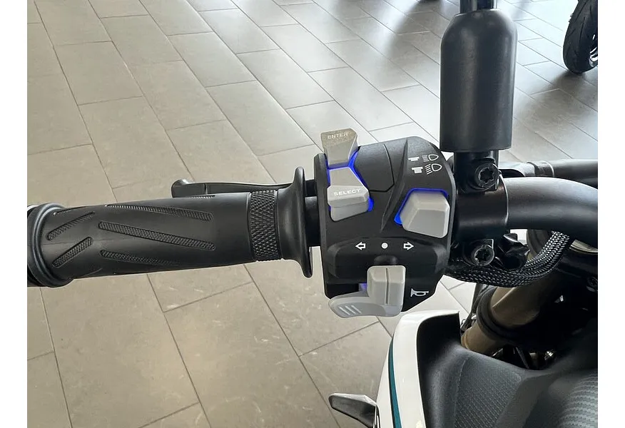 LIVE. Слайд №12