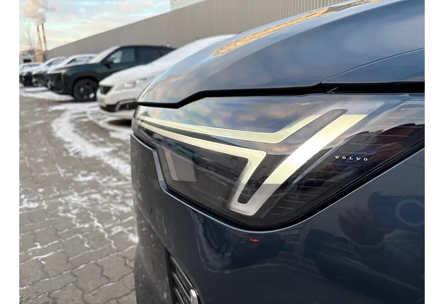 Volvo XC90 2.0 T8 plug-inhybrid AT AWD (7 мест) (455 л.с.) Ultra Bright Синий в АВИЛОН. Слайд №12