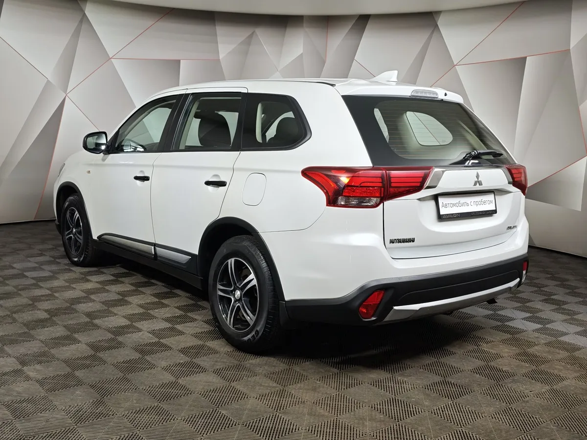 Mitsubishi Outlander 2.0 CVT (146 л.с.) Invite Белый в АВИЛОН. Слайд №4