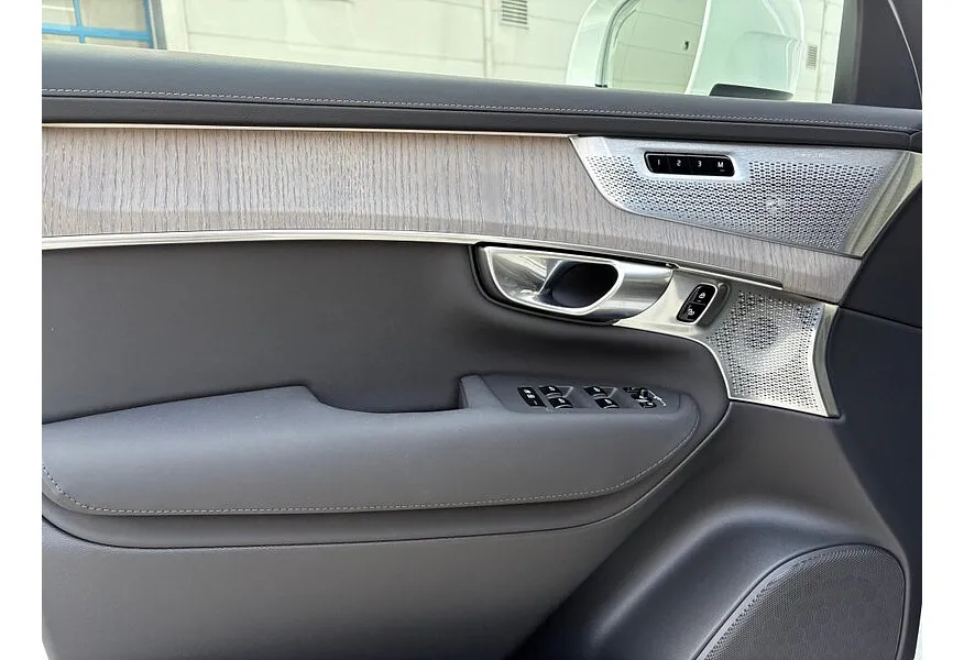 Volvo XC90 2.0 B6 mild hybrid AT AWD (7 мест) (300 л.с.) Ultra Bright Белый в АВИЛОН. Слайд №16 Volvo XC90 2.0 B6 mild hybrid AT AWD (7 мест) (300 л.с.) Ultra Bright Белый в АВИЛОН. Слайд №16