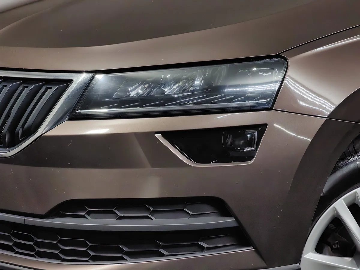 Skoda Karoq 1.4 AT FWD (150 л.с.) Ambition Коричневый в АВИЛОН. Слайд №10