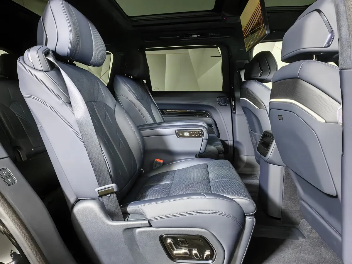 Zeekr 9X 2.0h AT 4WD (1177 л.с.) Ultra Черный в АВИЛОН. Слайд №15