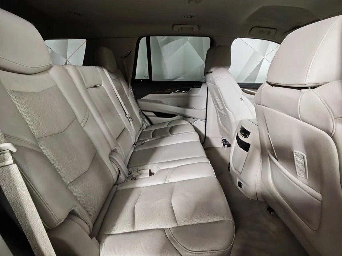 Cadillac Escalade 6.2 V8 АТ 4WD (426 л.с.) Коричневый в АВИЛОН. Слайд №16