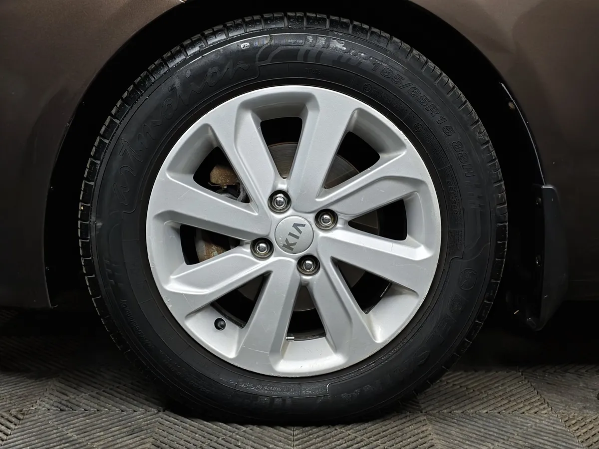 Kia Rio 1.6 AT (123 л.с.) Коричневый в АВИЛОН. Слайд №9