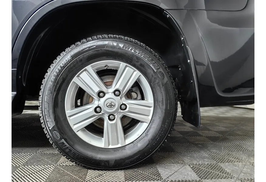 Toyota Land Cruiser 4.5 Twin-Turbo D AT 4WD (5 мест) (235 л.с.) Престиж Черный в АВИЛОН. Слайд №9