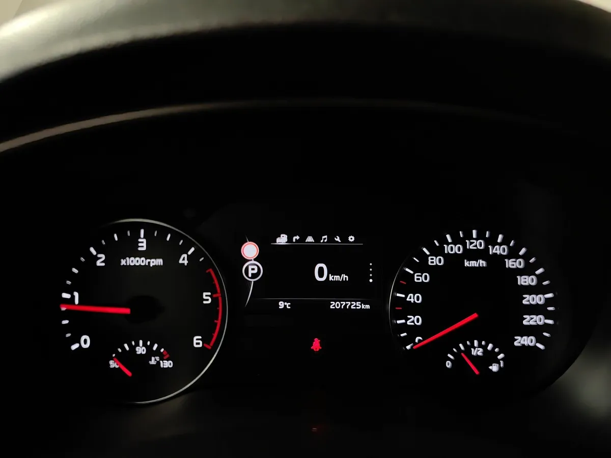 Kia Sportage 2.0 CRDi AT 4WD (185 л.с.) Premium Желтый в АВИЛОН. Слайд №17
