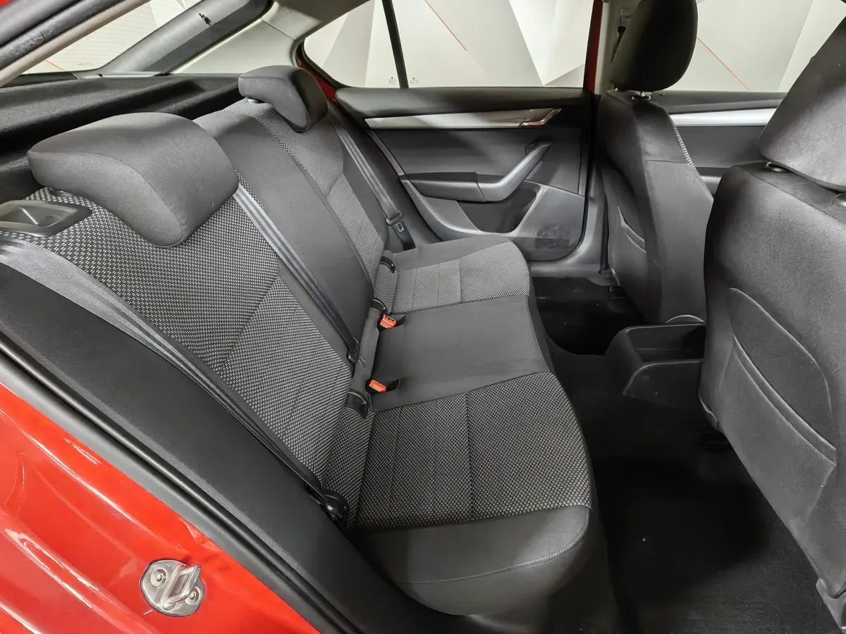 Skoda Octavia 1.6 MPI AT (110 л.с.) Красный в АВИЛОН. Слайд №15