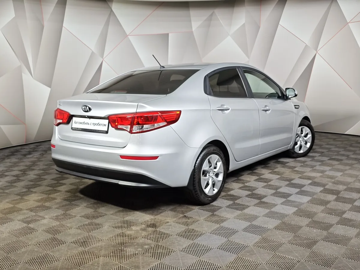 Kia Rio 1.6 6MT (123 л.с.) Серебристый в АВИЛОН. Слайд №2