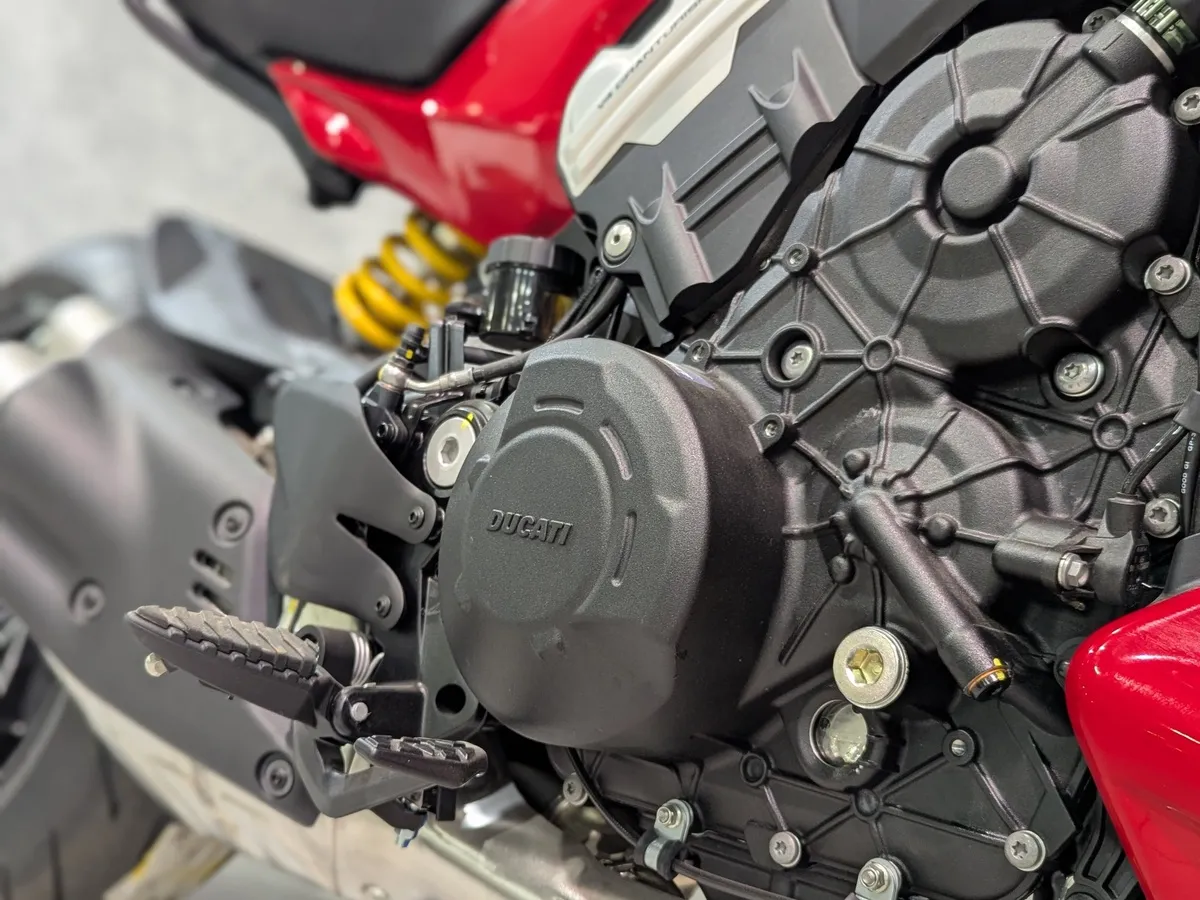 Ducati Diavel V4 1158 см³ (168 л.с.) (168) 1158 Красный в АВИЛОН. Слайд №9
