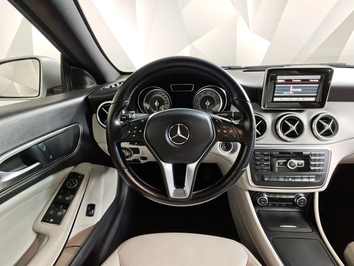 Mercedes-Benz CLA 200 7G-DCT (156 л.с.) Серебристый в АВИЛОН. Слайд №20