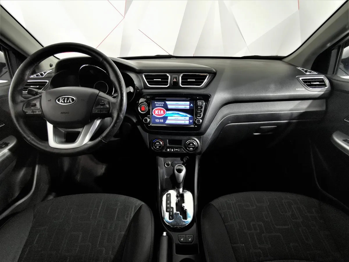 Kia Rio 1.6 AT (123 л.с.) Серебристый в АВИЛОН. Слайд №11