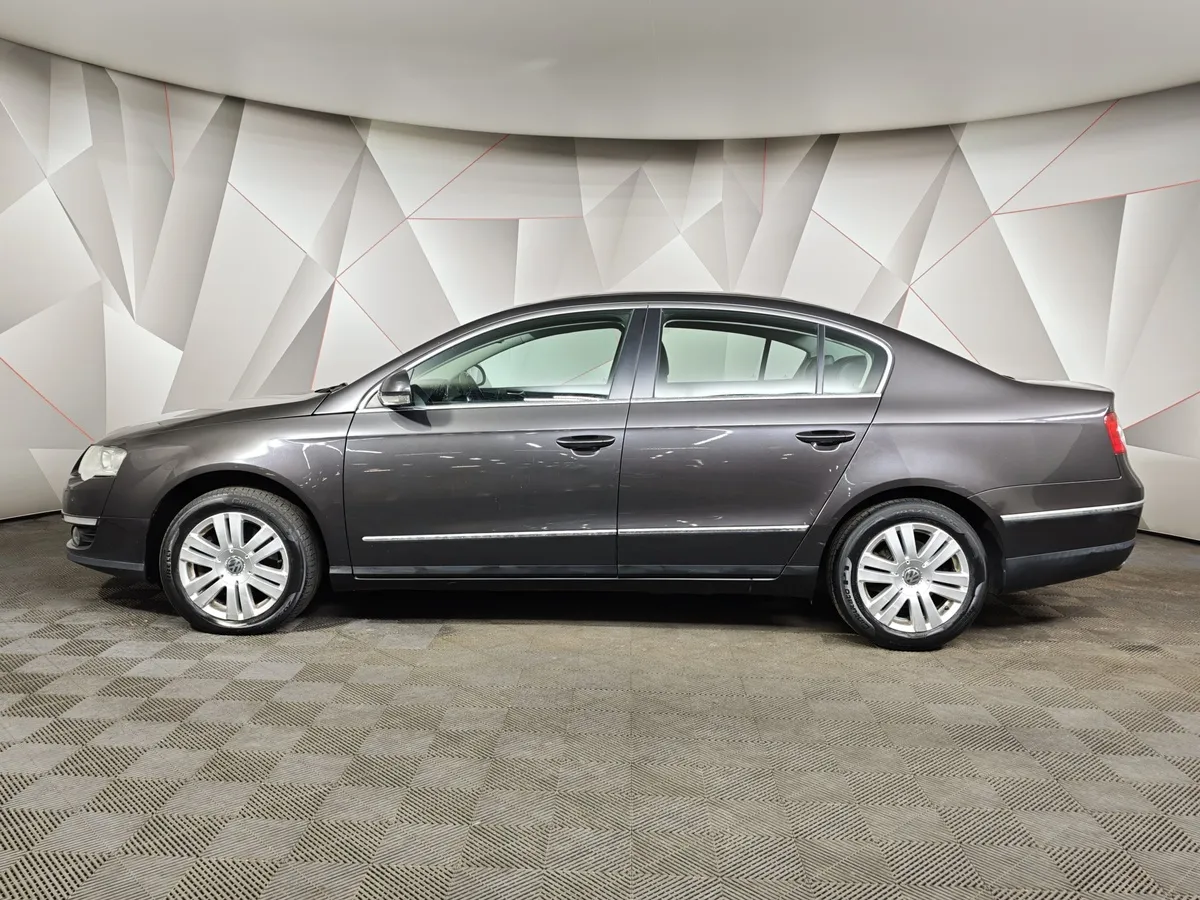 Volkswagen Passat 1.8 TSI AT (160 л.с.) Коричневый в АВИЛОН. Слайд №4