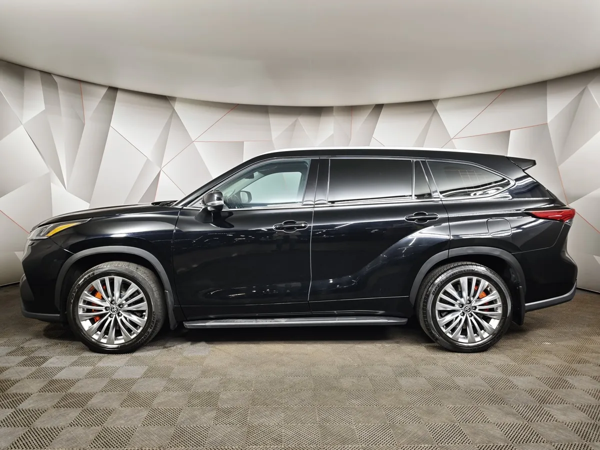 Toyota Highlander 2.4T AT 4WD (269 л.с.) Черный в АВИЛОН. Слайд №5