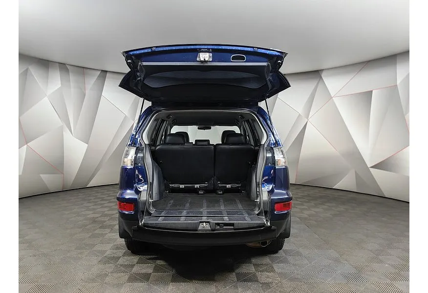 Mitsubishi Outlander 2.4 CVT 4WD (170 л.с.) Синий в АВИЛОН. Слайд №10 Mitsubishi Outlander 2.4 CVT 4WD (170 л.с.) Синий в АВИЛОН. Слайд №10