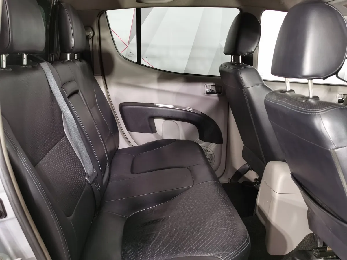 Mitsubishi L200 2.4 DID AT AWD (154 л.с.) DC Intense Серебристый в АВИЛОН. Слайд №15