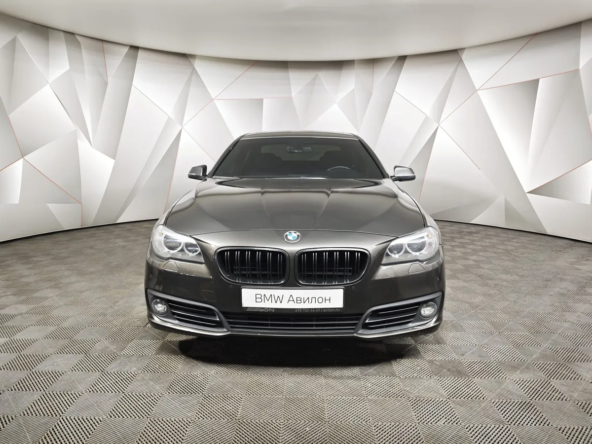 BMW 5 серия 520i AT (184 л.с.) Коричневый в АВИЛОН. Слайд №3