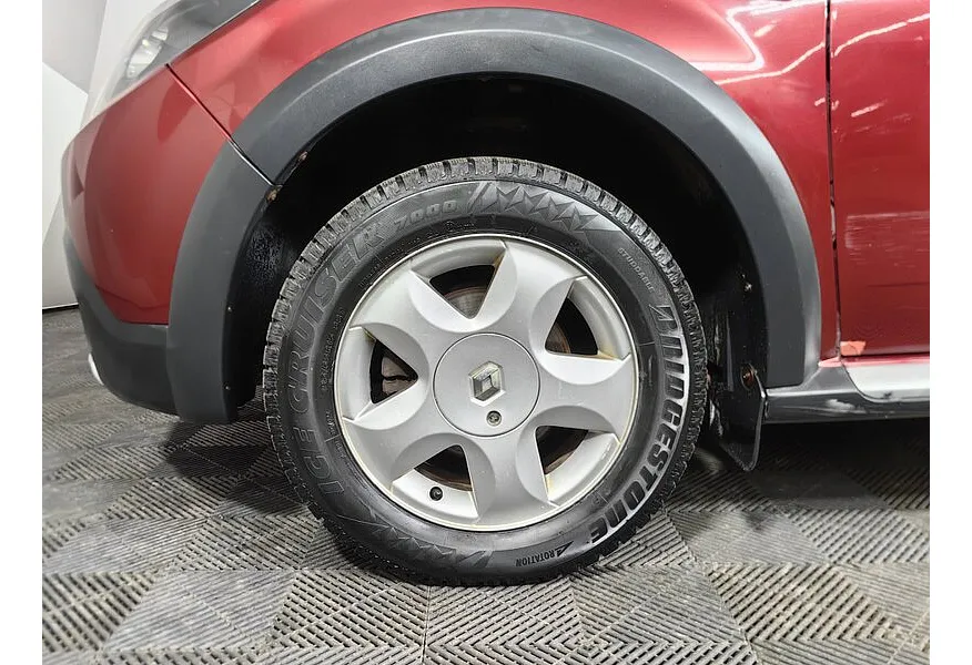 Renault Sandero 1.6 MT (84 л.с.) Stepway Красный в АВИЛОН. Слайд №9