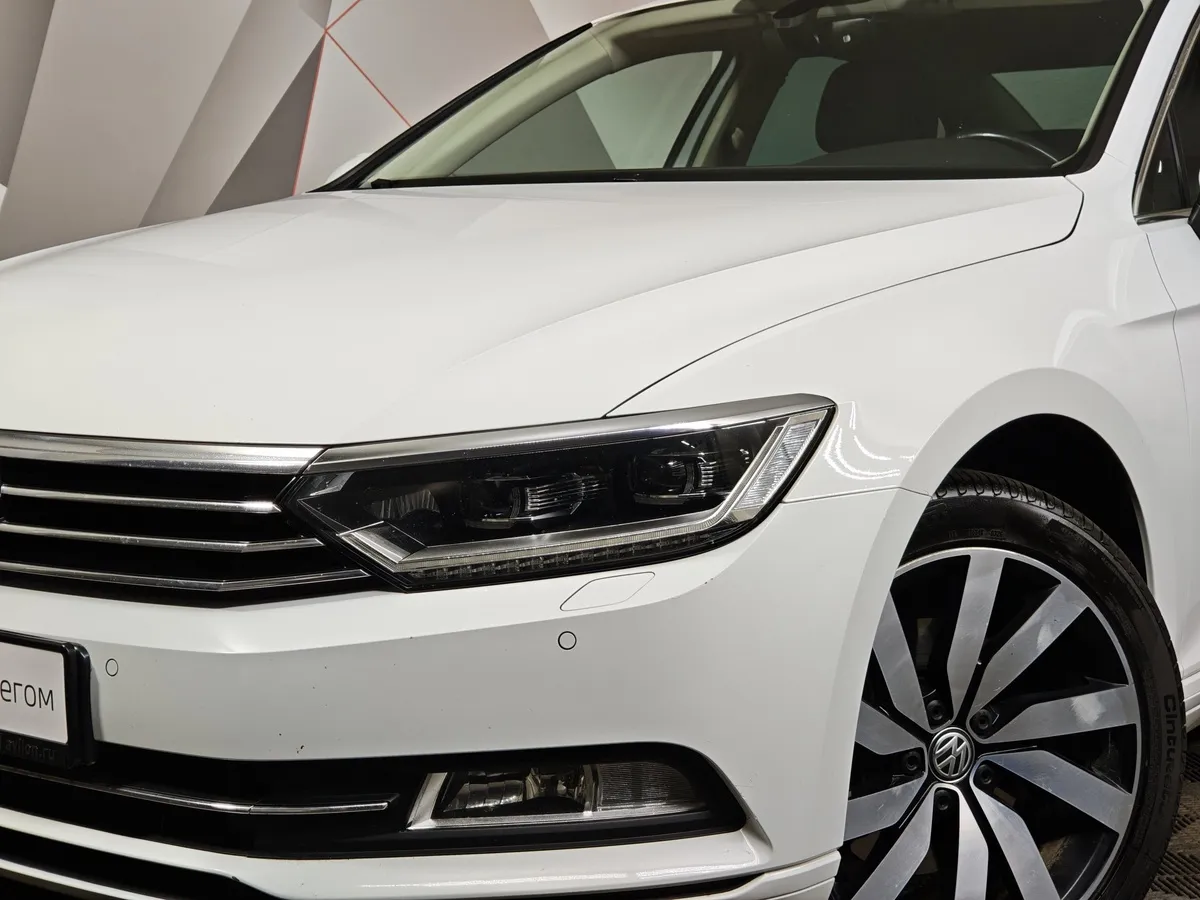 Volkswagen Passat 1.8 TSI BlueMotion DSG (180 л.с.) Highline Белый в АВИЛОН. Слайд №10