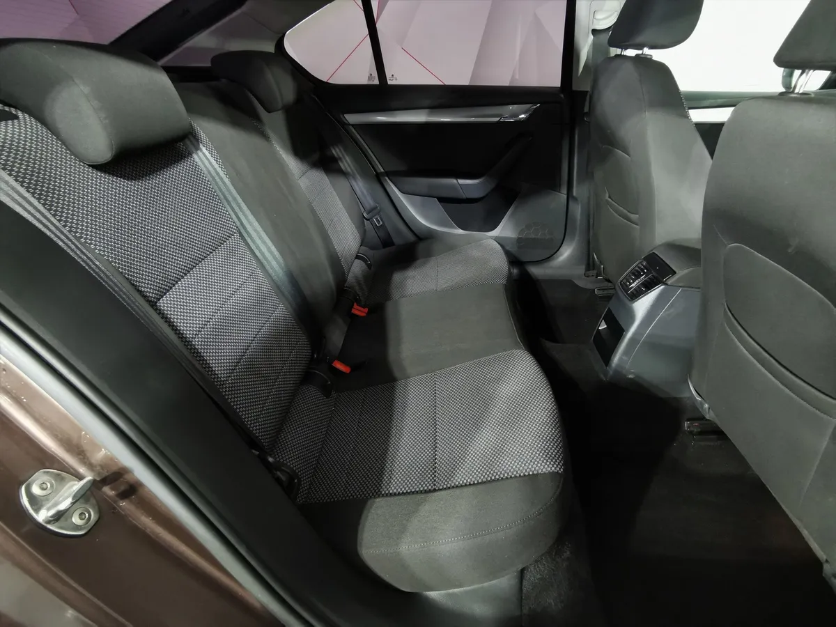 Skoda Octavia 1.6 MPI AT (110 л.с.) Коричневый в АВИЛОН. Слайд №15
