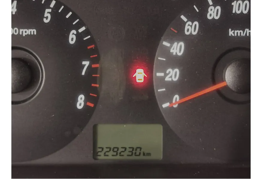 Hyundai Elantra 1.6 MT (105 л.с.) Красный в АВИЛОН. Слайд №11