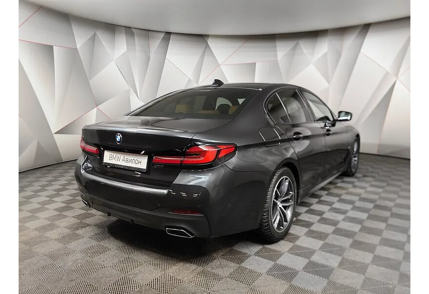 BMW 5 серия 530i xDrive Steptronic (249 л.с.) Серый в АВИЛОН. Слайд №2