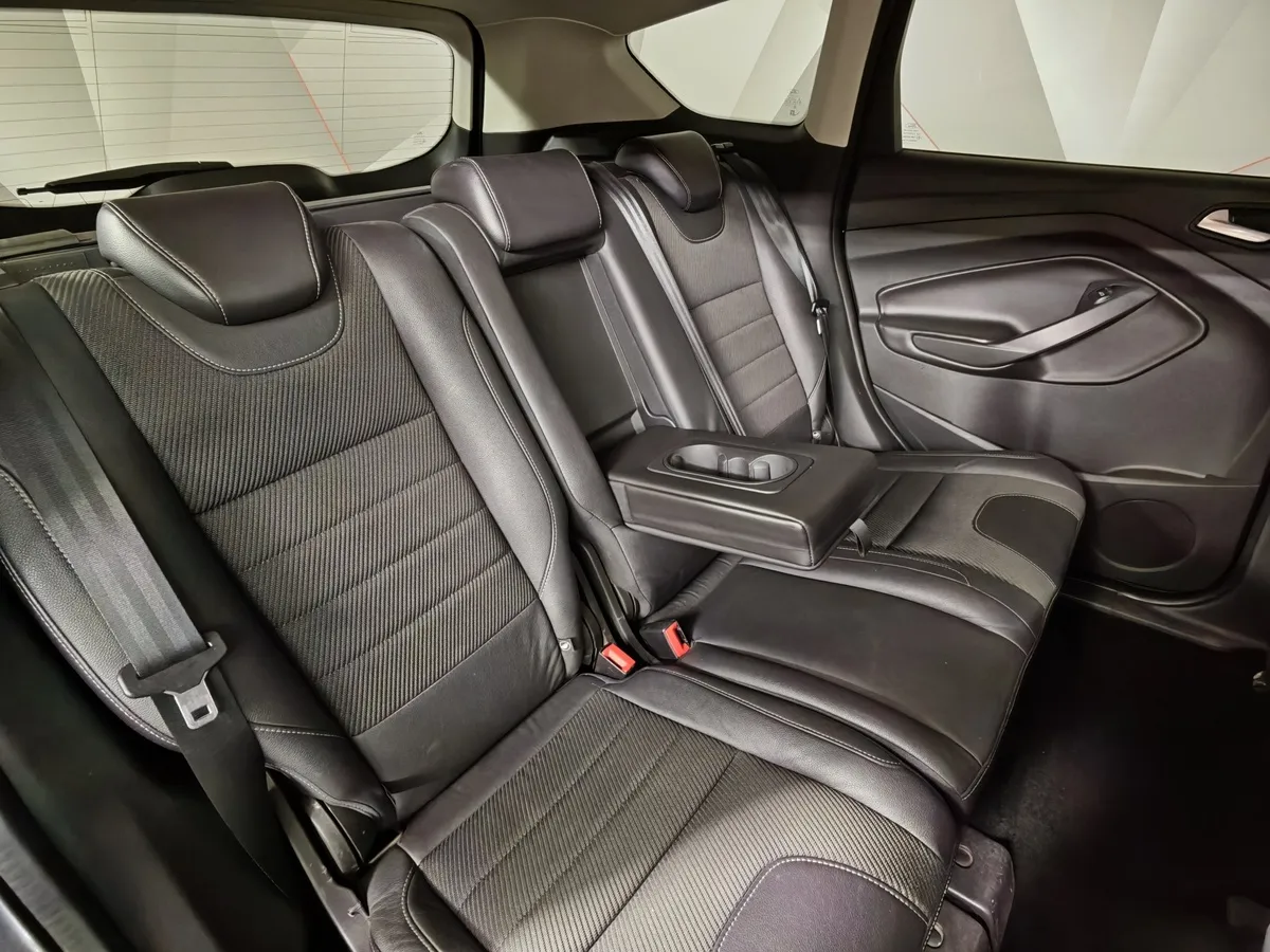 Ford Kuga 1.6 EcoBoost AT AWD (150 л.с.) Titanium Черный в АВИЛОН. Слайд №16