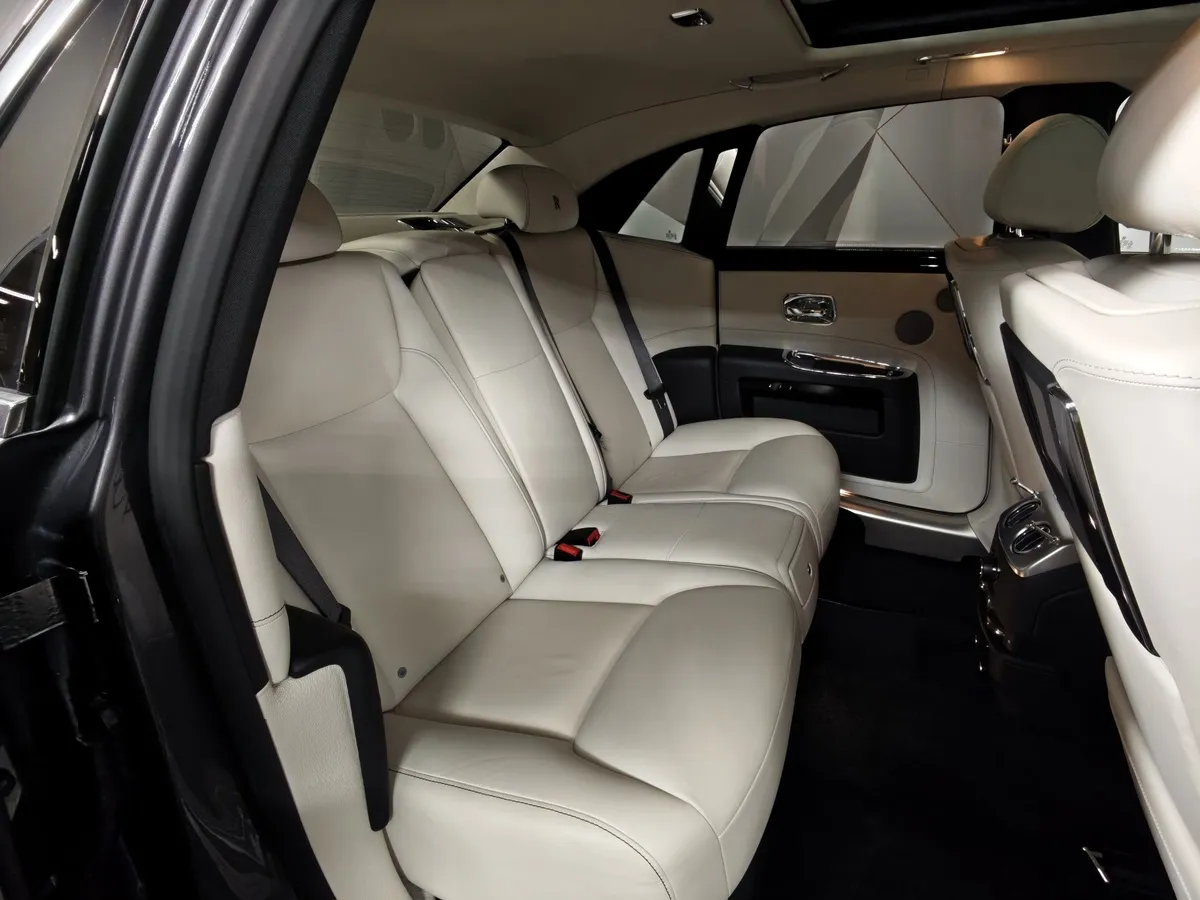 Rolls-Royce Ghost 6.6 AT (570 л.с.) Individual Серый в АВИЛОН. Слайд №16