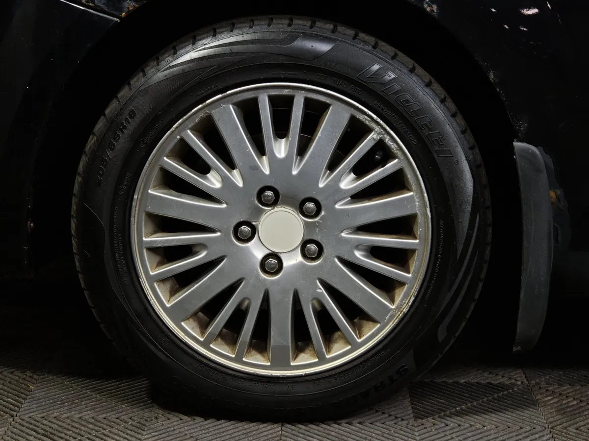 Ford Focus 1.8 MT (125 л.с.) Ghia Черный в АВИЛОН. Слайд №9
