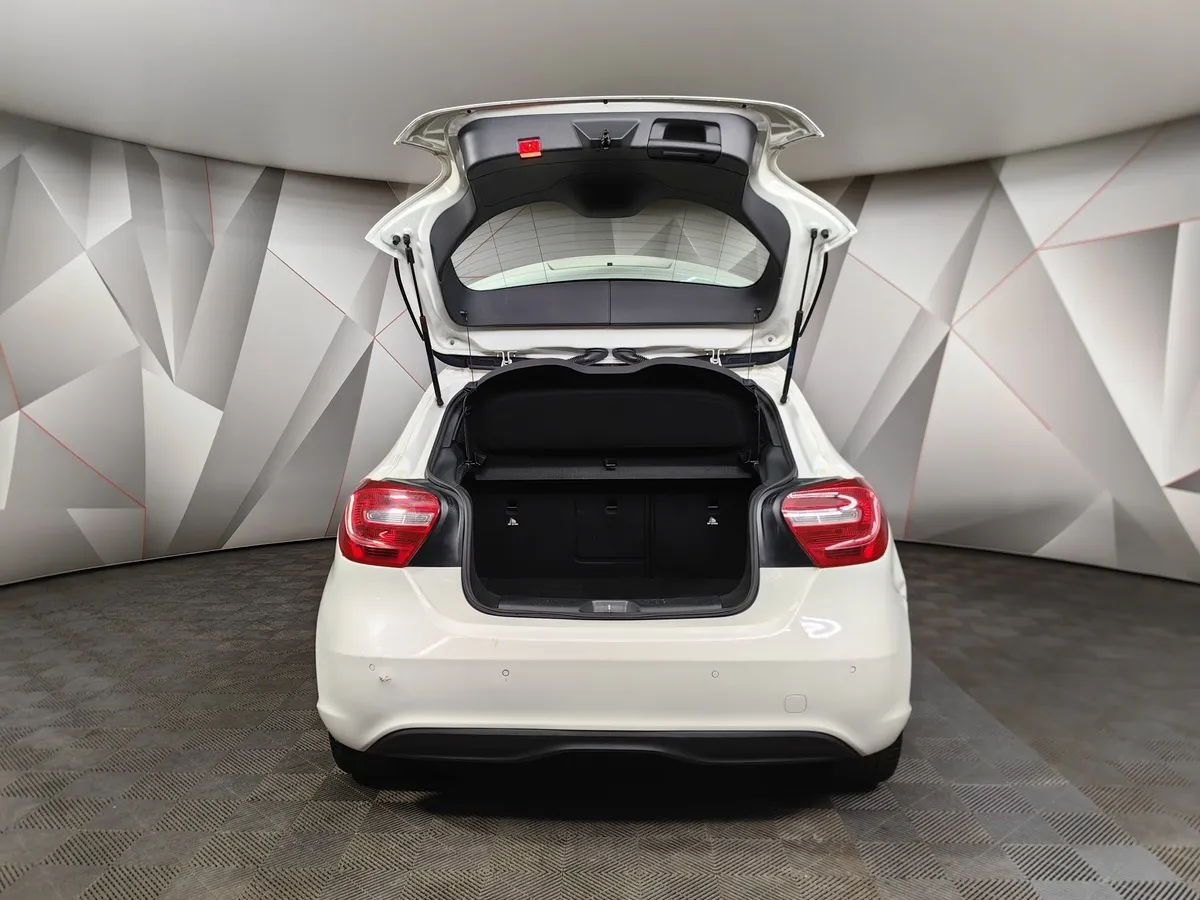 Mercedes-Benz A-Класс A 180 7G-DCT (122 л.с.) Особая серия Белый в АВИЛОН. Слайд №10