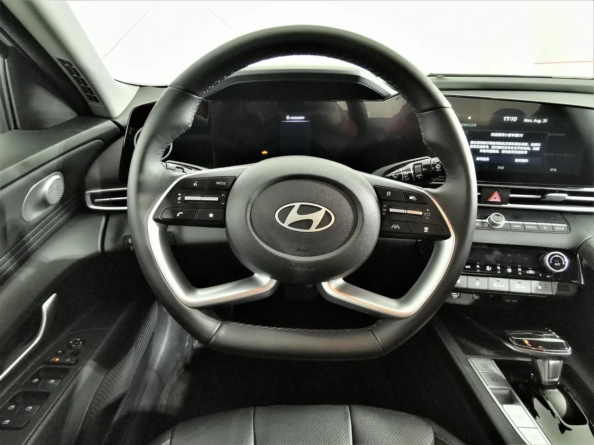 Hyundai Elantra 1.5 CTV (115 л.с.) Premium Edition Белый в АВИЛОН. Слайд №19