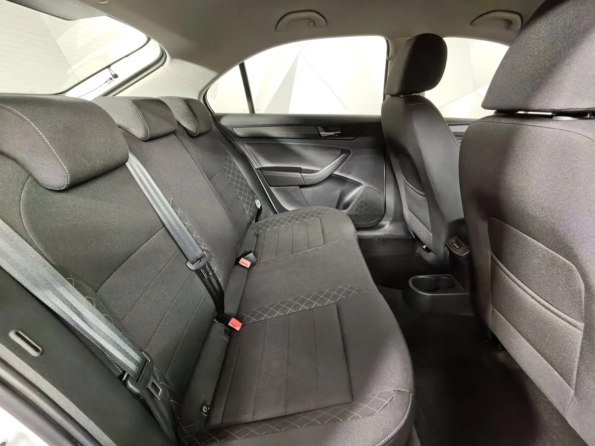 Skoda Rapid 1.6 AT (110 л.с.) Белый в АВИЛОН. Слайд №16