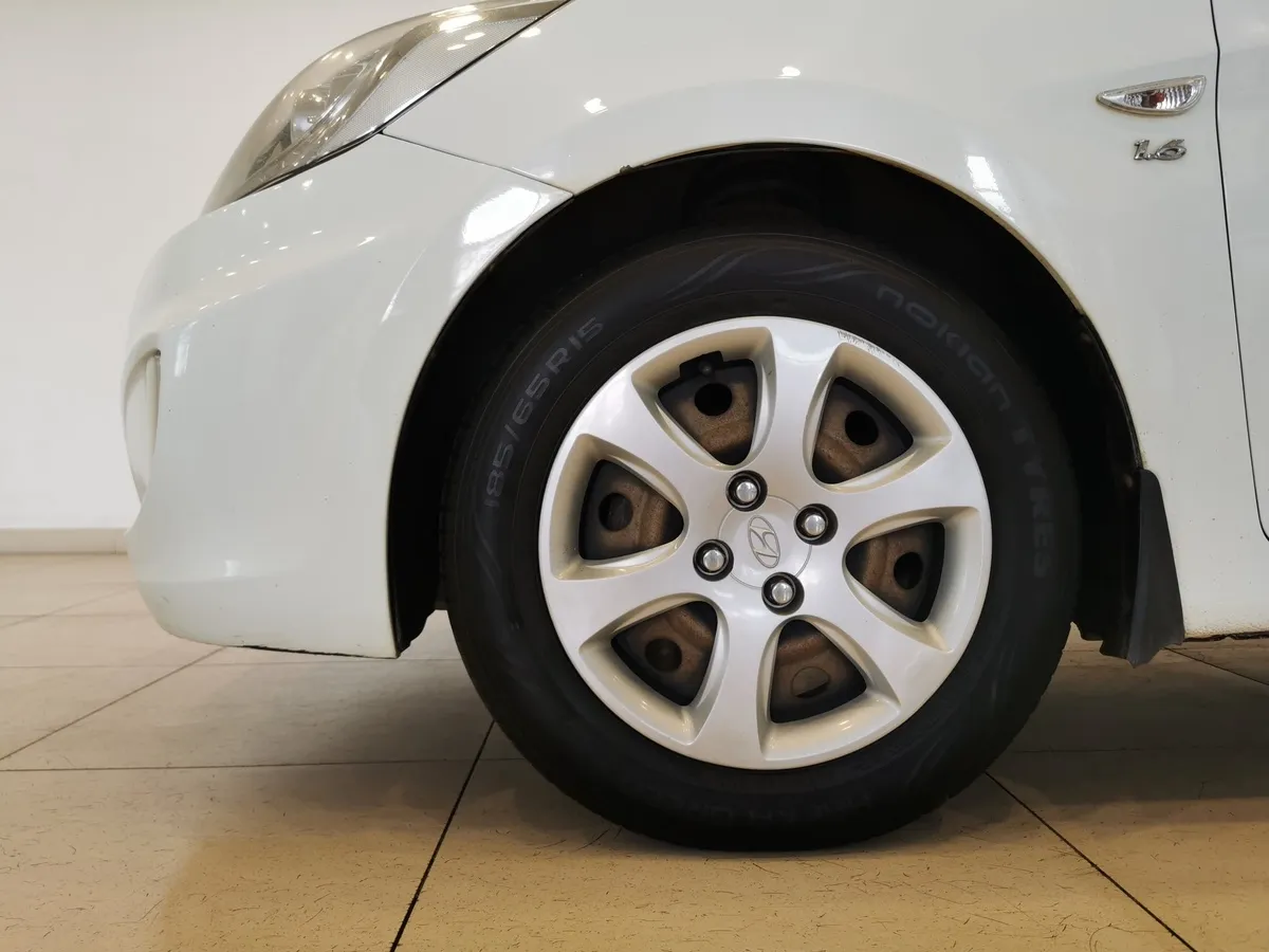 Hyundai Solaris 1.6 MT (123 л.с.) Comfort Белый в АВИЛОН. Слайд №9
